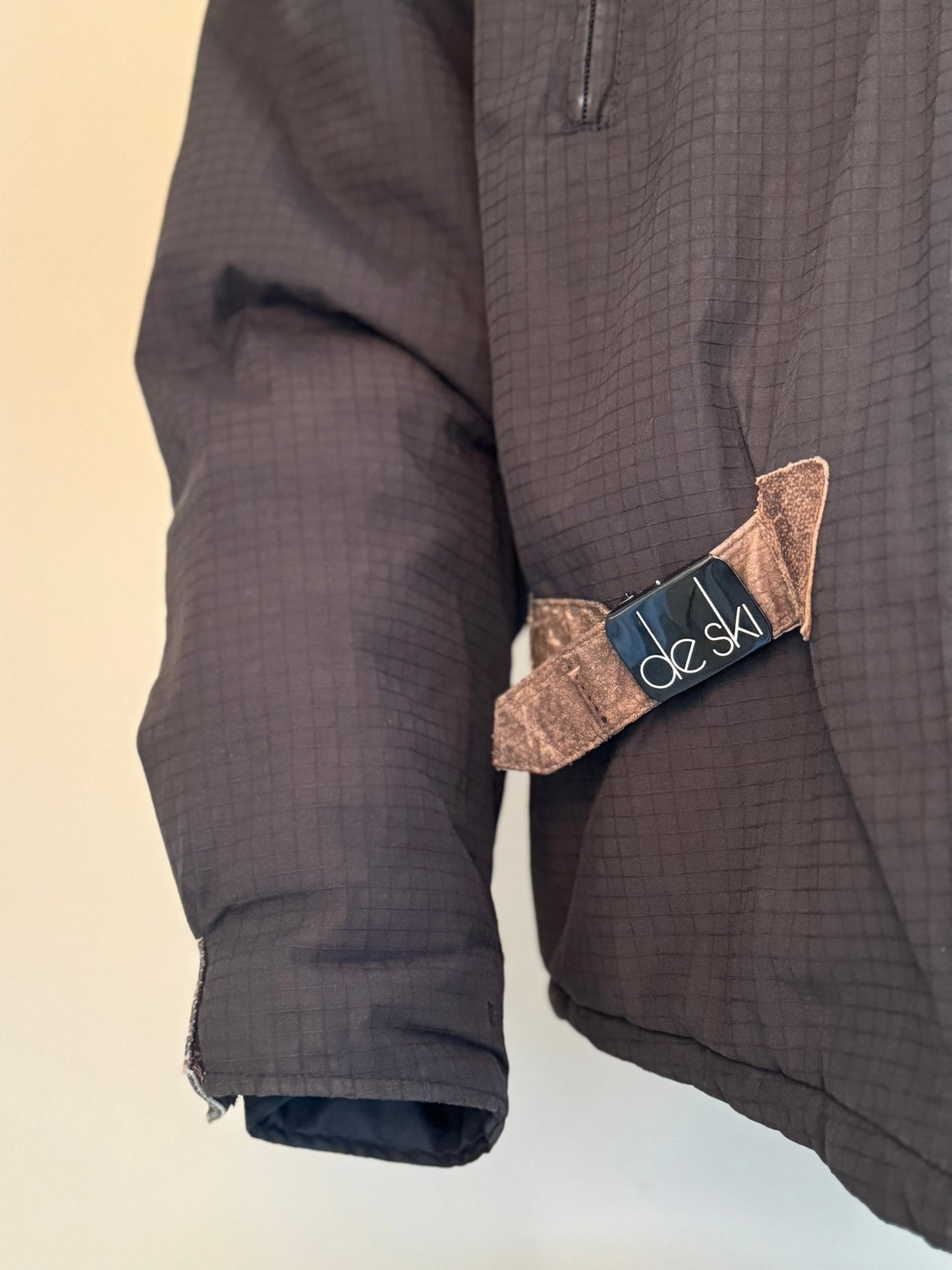 Coyote-Jacka High-Tec