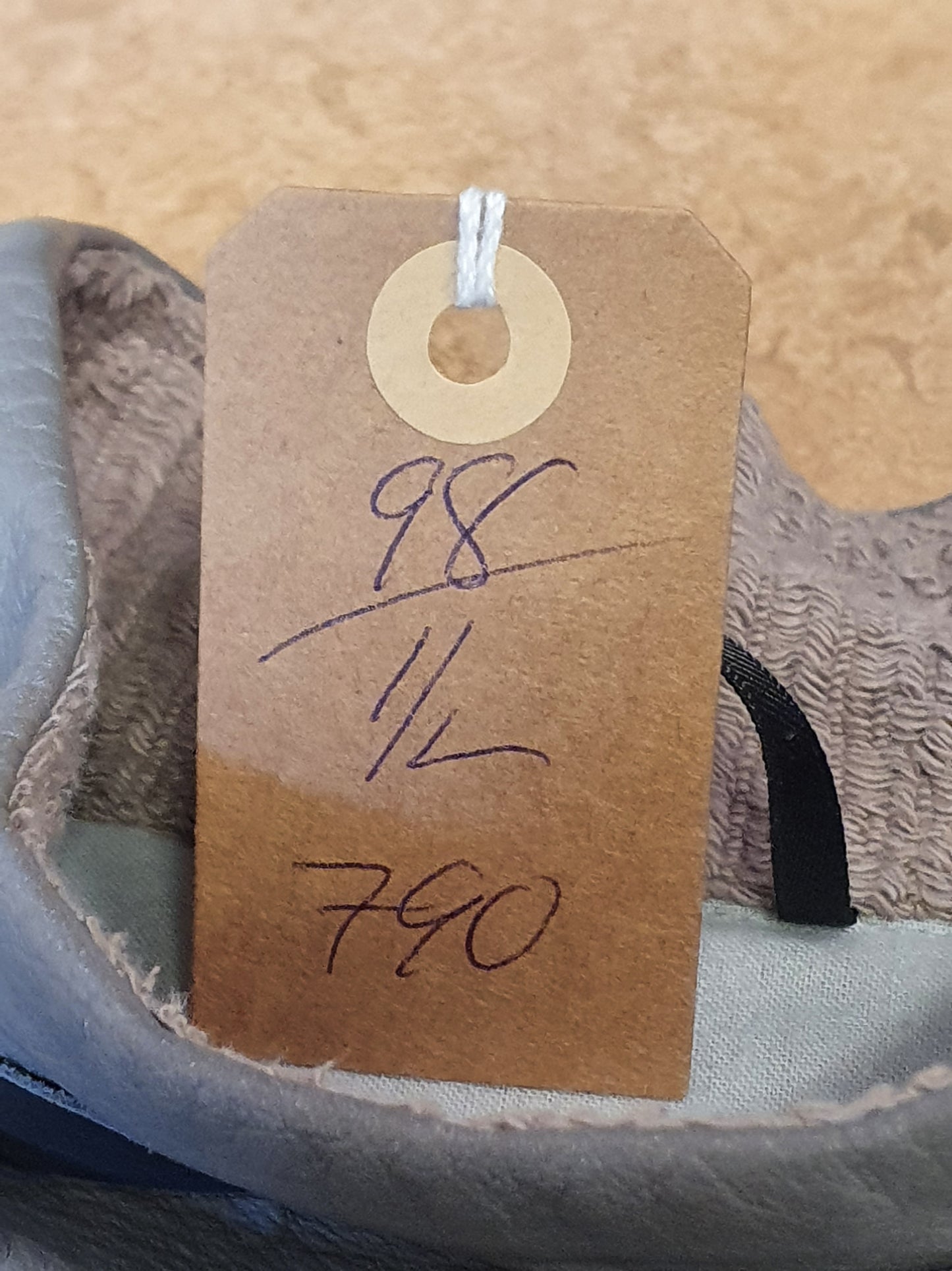Tröja med skinndetaljer (Stl L)