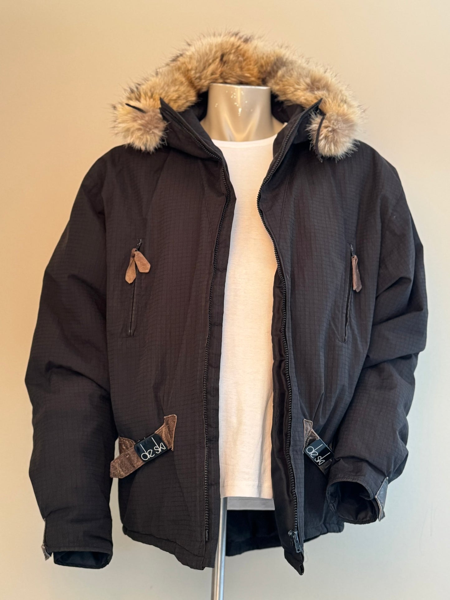 Coyote-Jacka High-Tec